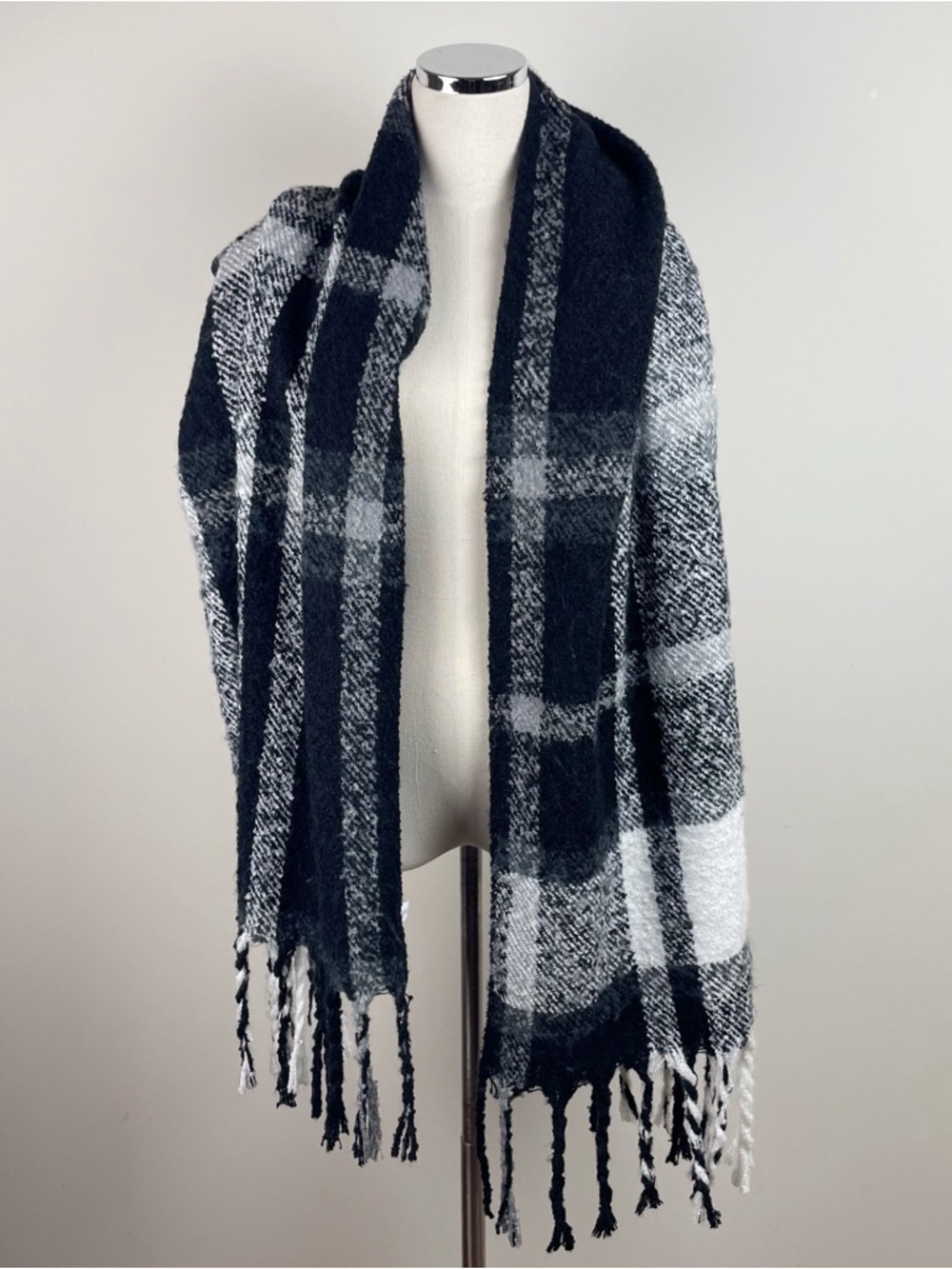 Calvin Klein Black White Plaid Fringe Knit Scarf Women